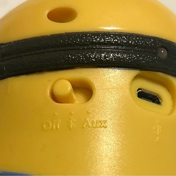 DESPICABLE ME Rechargable Bluetooth Wireless Speaker Tested Preowned minion - Picture 8 of 13